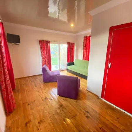 Reds Bungalow *